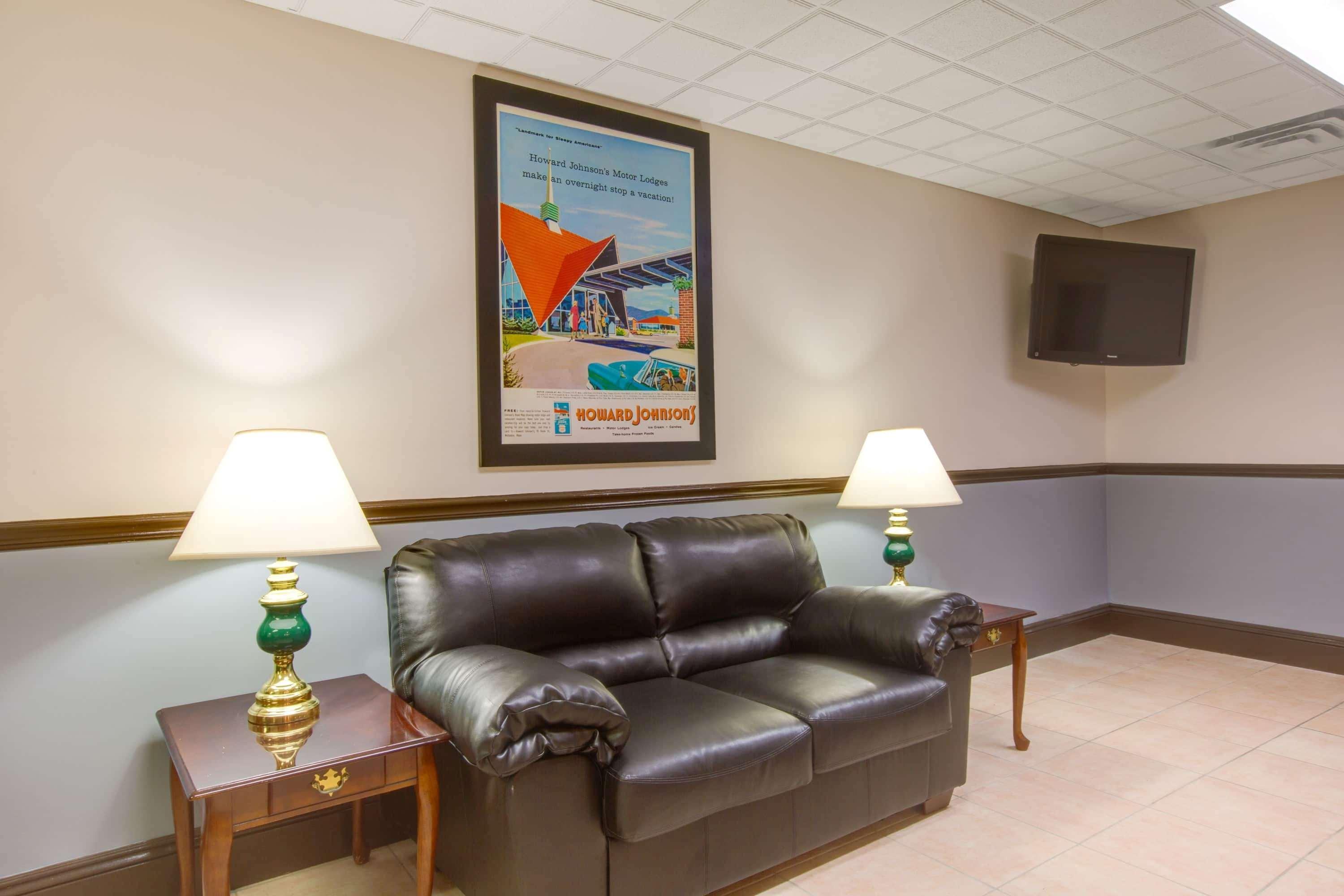 Howard Johnson by Wyndham Beckley Exterior foto