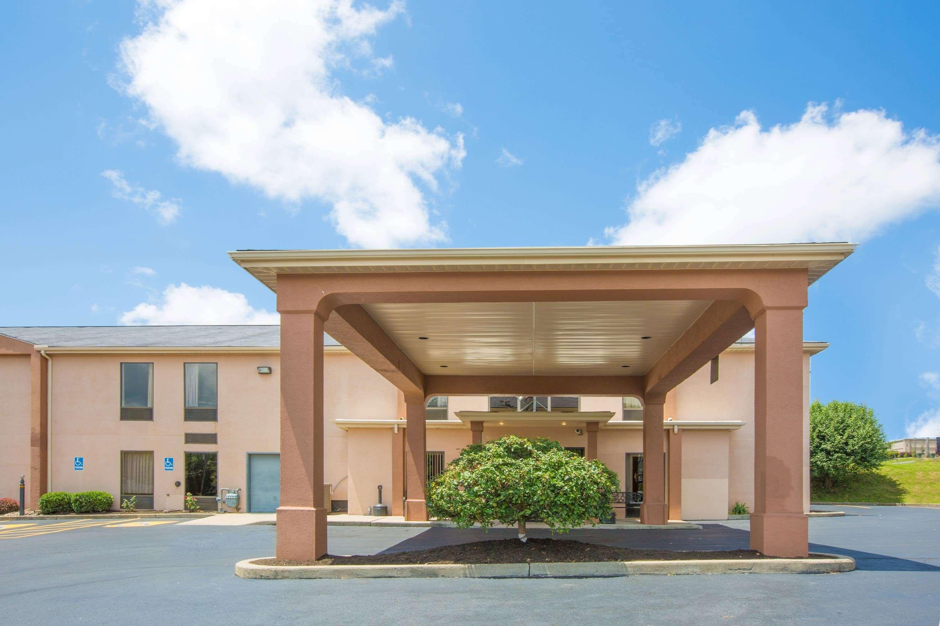 Howard Johnson by Wyndham Beckley Exterior foto